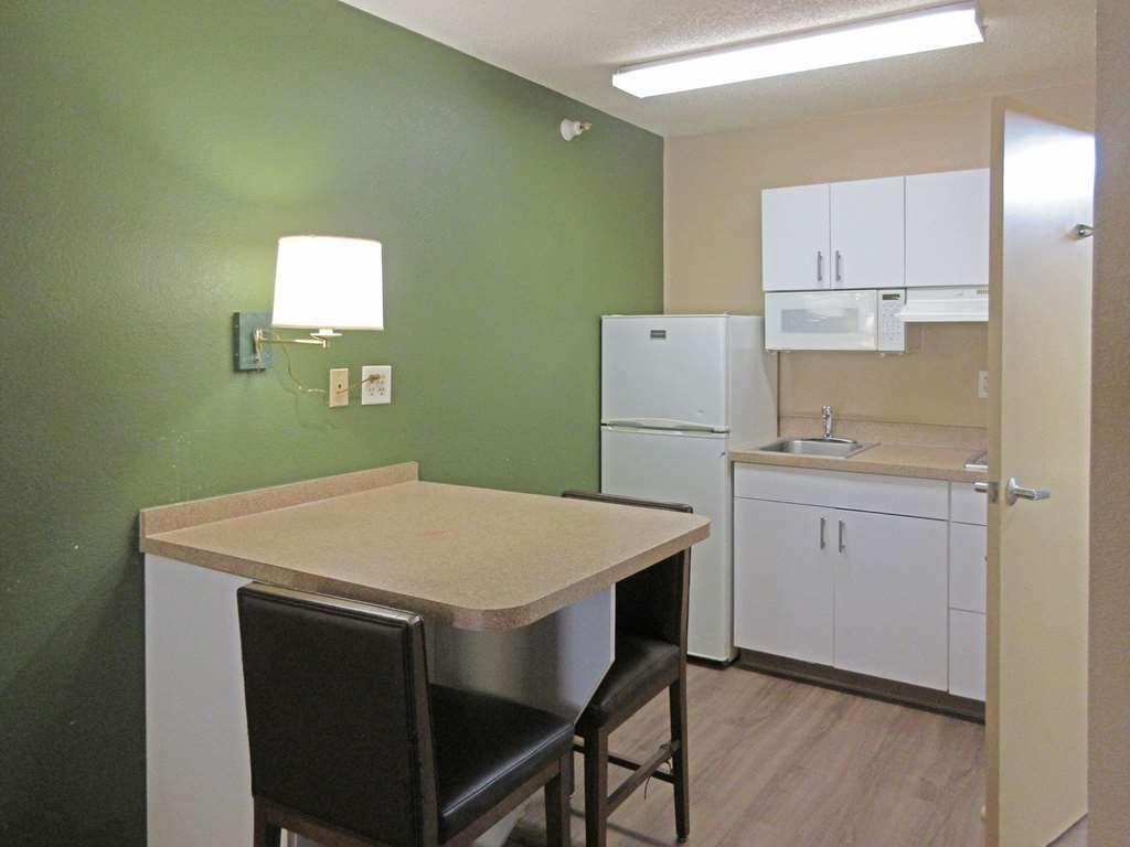 Suburban Studios Raleigh - Crabtree Valley Bilik gambar