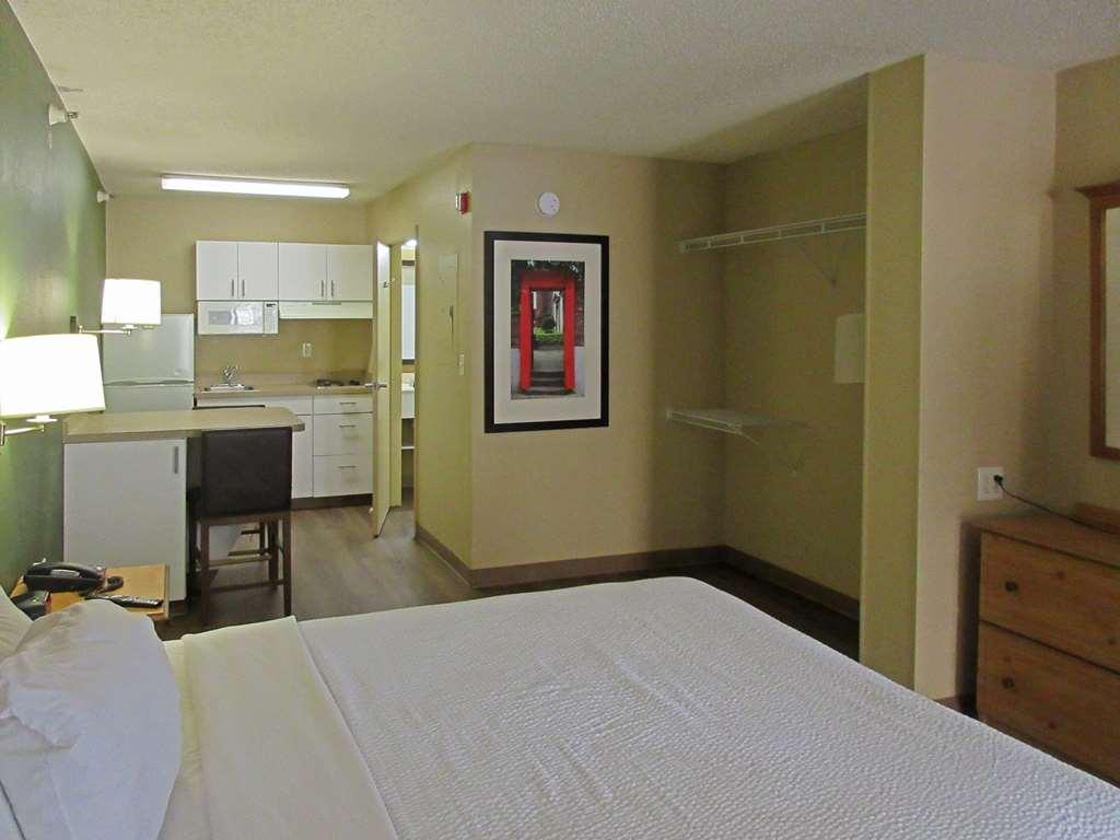 Suburban Studios Raleigh - Crabtree Valley Bilik gambar